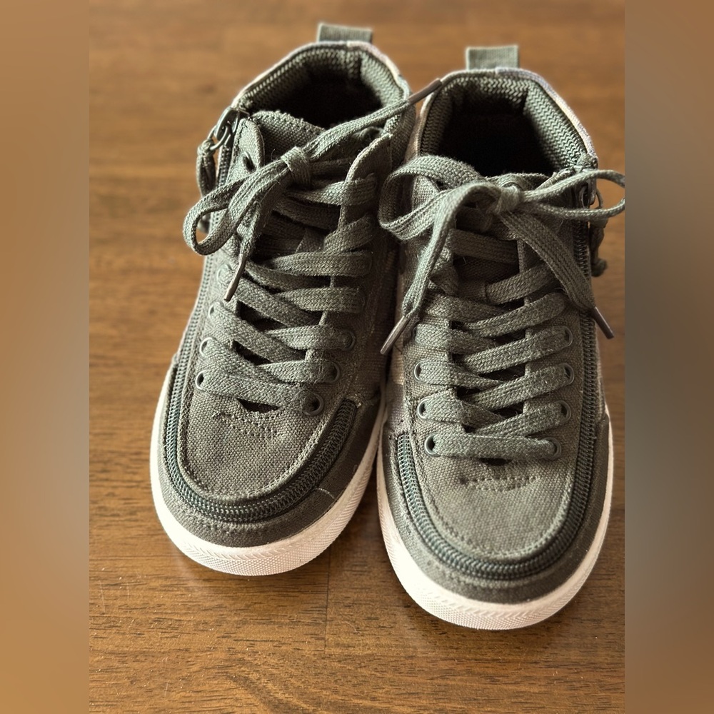Billy Footwear high top shoes, kid size 11w, camo.